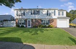 7 Springmeadow Drive, Holbrook, NY 11741