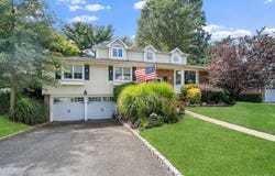 27 Delaware Avenue, Jericho, NY 11753