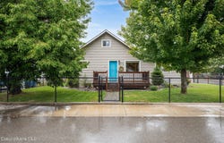 405 Sunset Dr, Pinehurst, ID 83850