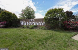 115 E KINGS Highway, MAPLE SHADE, NJ 08052