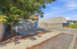 208 E 4th Street E, Hanford, CA 93230