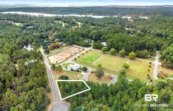 10 Hampstead Circle, Loxley, AL 36551