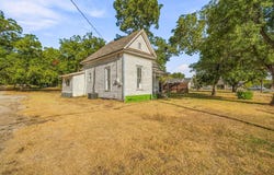 208 S Harrison Street, Pilot Point, TX 76258