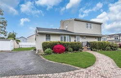 27 Surrey Lane, Plainview, NY 11803