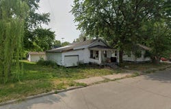 654 N Avenue B, Canton, IL 61520