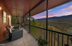 429 Deer Path Lane, Gatlinburg, TN 37738