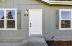 625 N 16TH St, CottageGrove, OR 97424