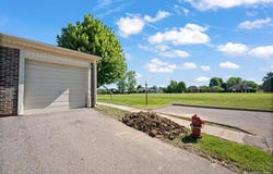 2824 Roundtree Drive, Troy, MI 48083