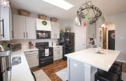 200 Floating Leaf Dr, Hutto, TX 78634