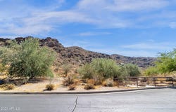 2105 E BETH Drive, Phoenix, AZ 85042