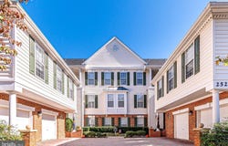 25252 RIFFLEFORD Square, CHANTILLY, VA 20152