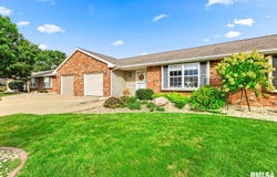 2744 VILLAGE Court, Pekin, IL 61554