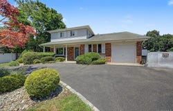 16 Cross Bow Lane, Commack, NY 11725