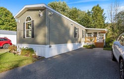 22 Willow Road, Newton, NH 03858