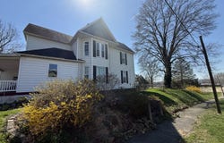 606 Main St, Racine, OH 45771