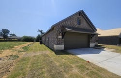 813 Silverleaf Drive, Ennis, TX 75119