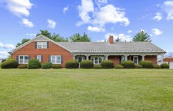 15 YORK AVE, STUARTS DRAFT, VA 24477