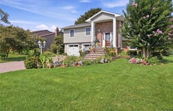 121 Drake Court, West Islip, NY 11795