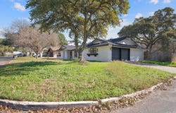 702 Fawndale, Windcrest, TX 78239