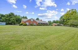 15 YORK AVE, STUARTS DRAFT, VA 24477
