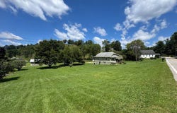 22 Cricket Ln, Cairo, WV 26337