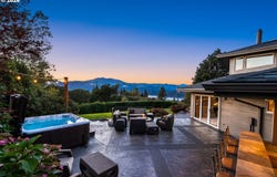 2595 Upper Highline Dr, HoodRiver, OR 97031