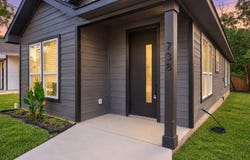 738 Chihuahua St, Lockhart, TX 78644