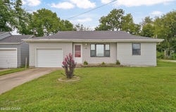 2619 E Division Street, Springfield, MO 65803