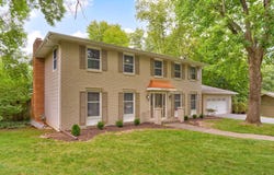2435 E Michelle Place, Springfield, MO 65804