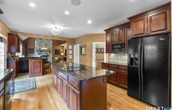 12 Logans Way, Danbury, CT 06811