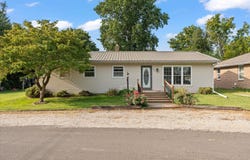 209 Augusta Drive, Mahomet, IL 61853