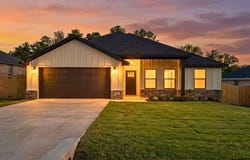 16517 Crossing Circle, Lindale, TX 75771