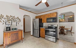 987 Kettle Creek Road, Eagan, MN 55123
