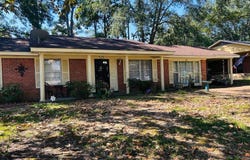 723 Scenic Dr, Grenada, MS 38901
