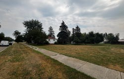 409 3rd Ave S, New Rockford, ND 58356