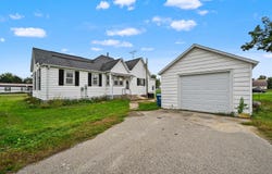 506 Buchanan St SW, Cascade, IA 52033