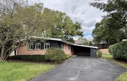 1702 W Oakton Street, Arlington Heights, IL 60004