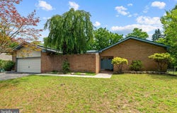 4 STEVEN Drive, VOORHEES, NJ 08043