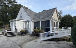 504 Long Point Lane, Topping, VA 23169