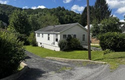 115 NELSON ST., SOPHIA, WV 25902