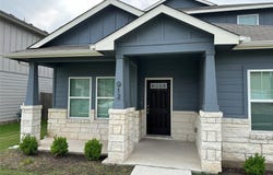 912 Main St, Hutto, TX 78634