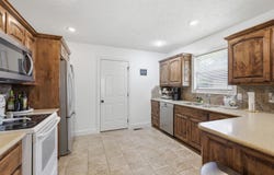 1027 Nickolas Street, Aurora, MO 65605