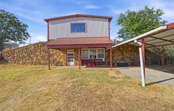 285300 E 1800 Rd, Comanche, OK 73529