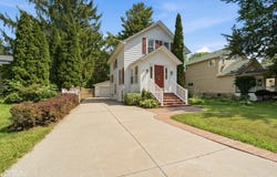 211 S Tenth St, Saint Clair, MI 48079
