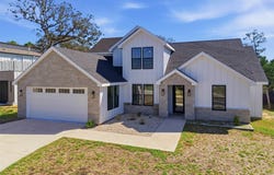 208 Ulupau Cir, Bastrop, TX 78602