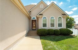 707 NW Baytree Circle, Grain Valley, MO 64029