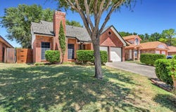 215 Ironbark Drive, Arlington, TX 76018