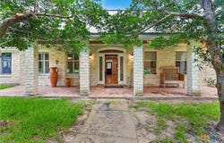801 Treasure Oaks Road, Inez, TX 77968