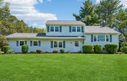 672 Thruway Dr, Bridgewater Twp., NJ 08807-1643