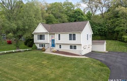 29 Carey Lane, Norwich, CT 06360